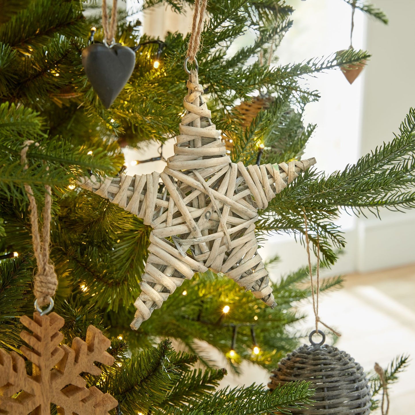 Wintertide Medium Wicker Star Decoration