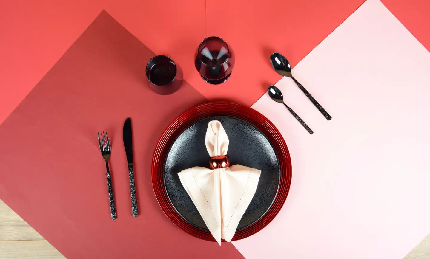 24-Piece Black Glossy Flatware Set with Hammered Finish
