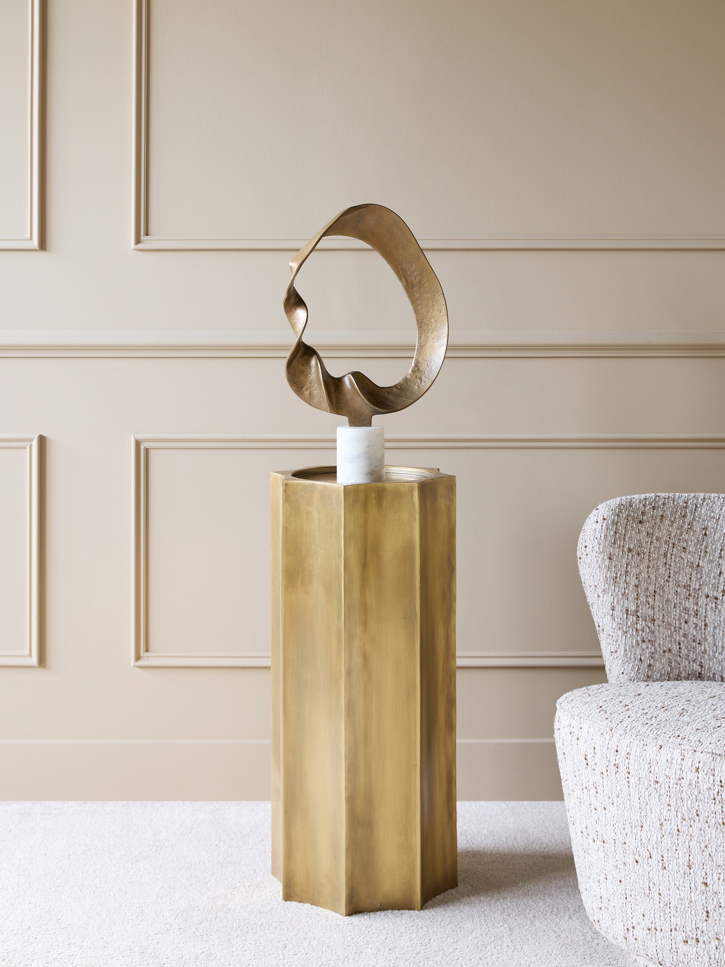 Palazzo Plinth – Aged Brass