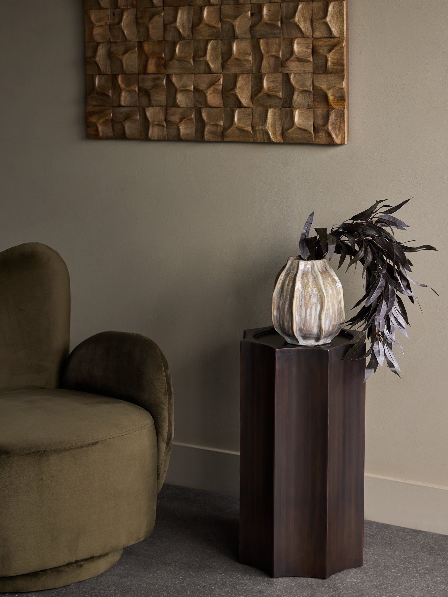 Palazzo Plinth - Aged Bronze